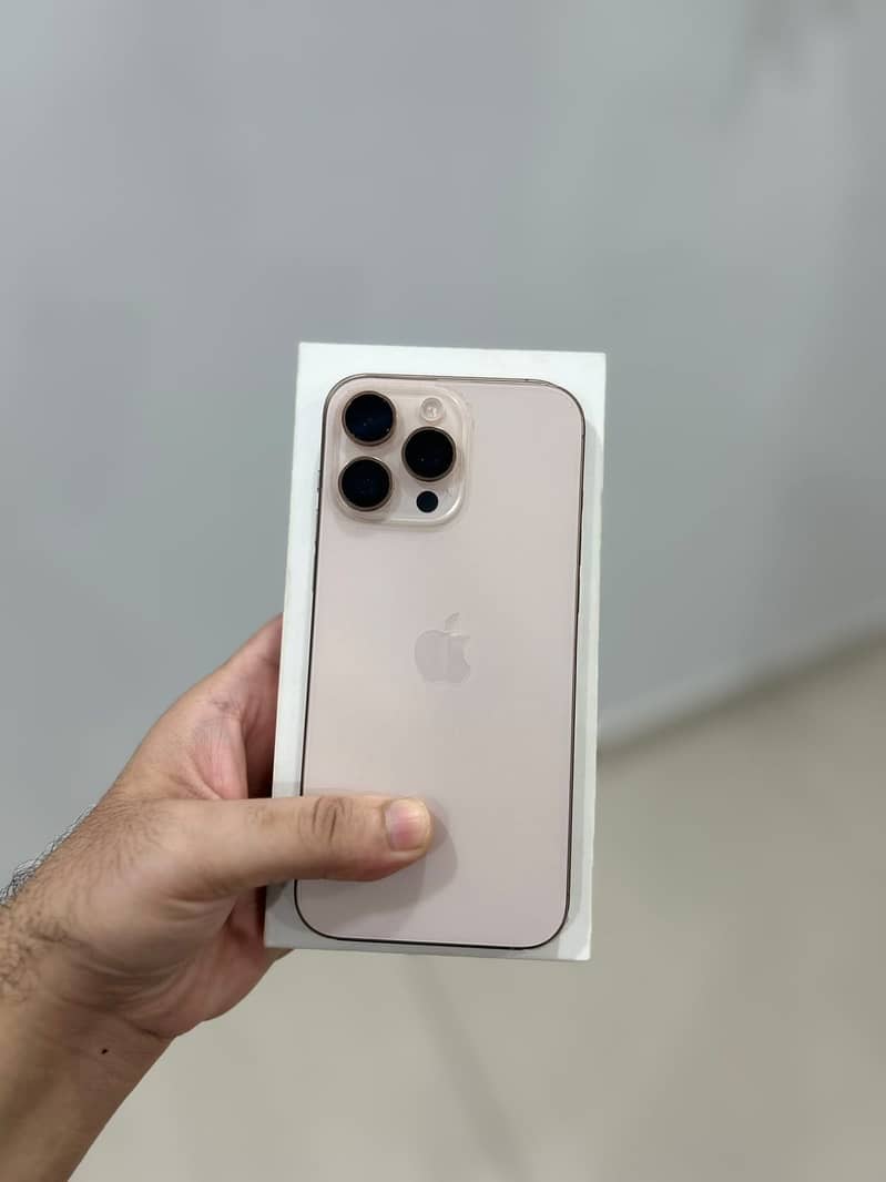 Apple iPhone 16 Pro Max 1