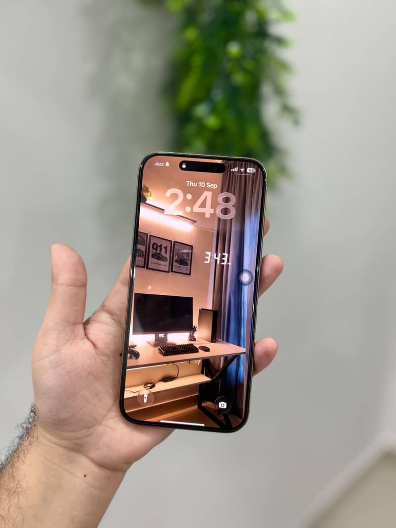 Apple iPhone 16 Pro Max 4