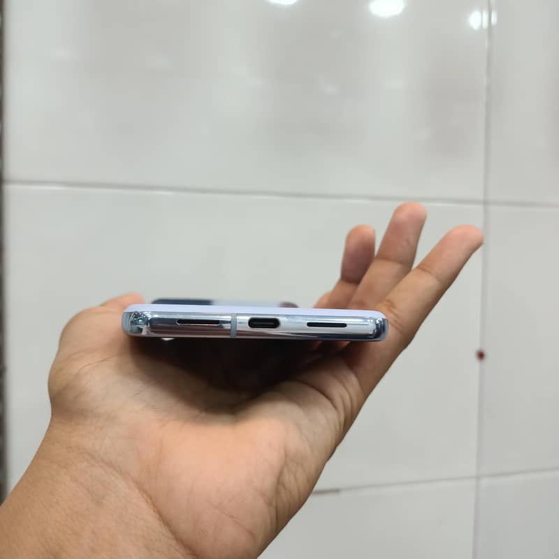 Google Pixel 8 Pro 2