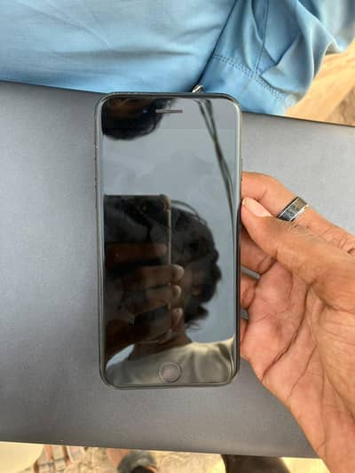 Apple iPhone SE