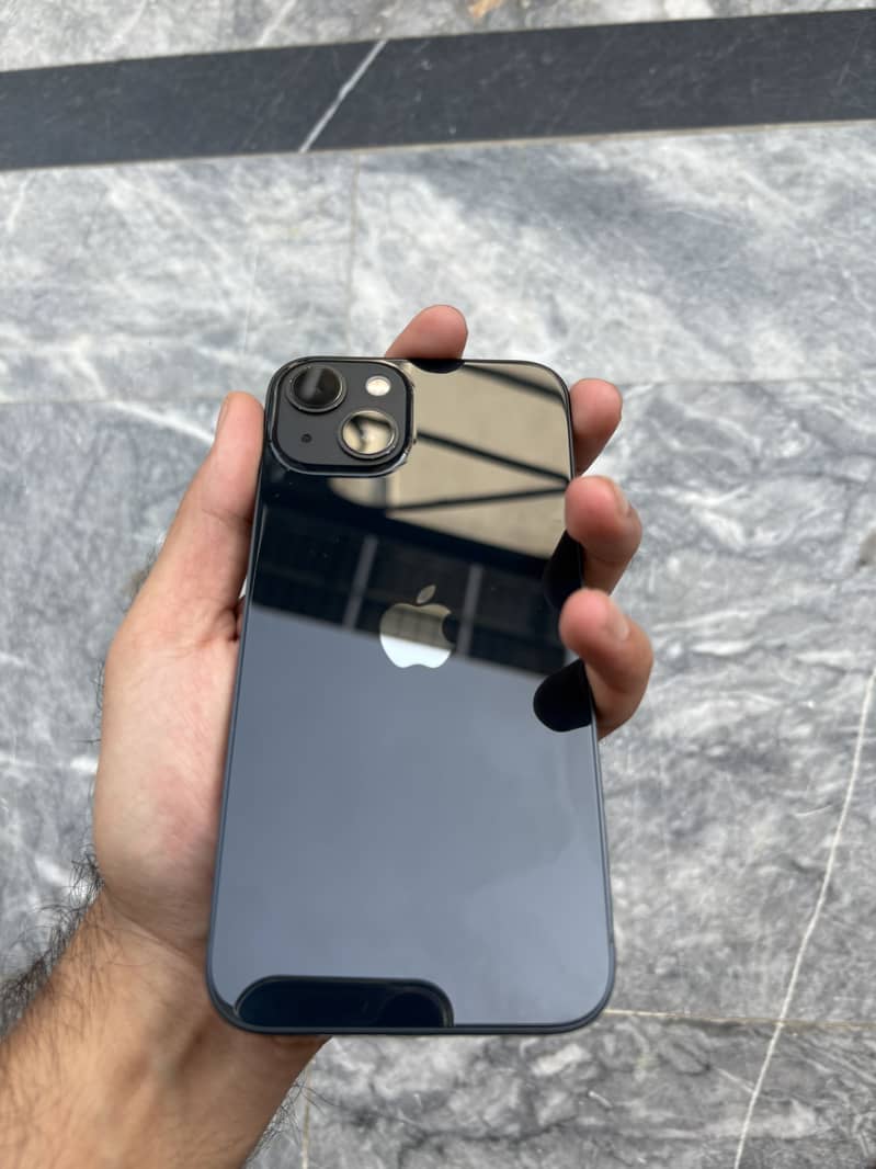 Apple iPhone 13 0