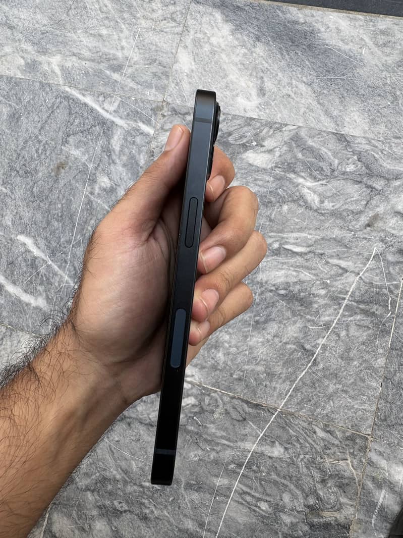 Apple iPhone 13 4
