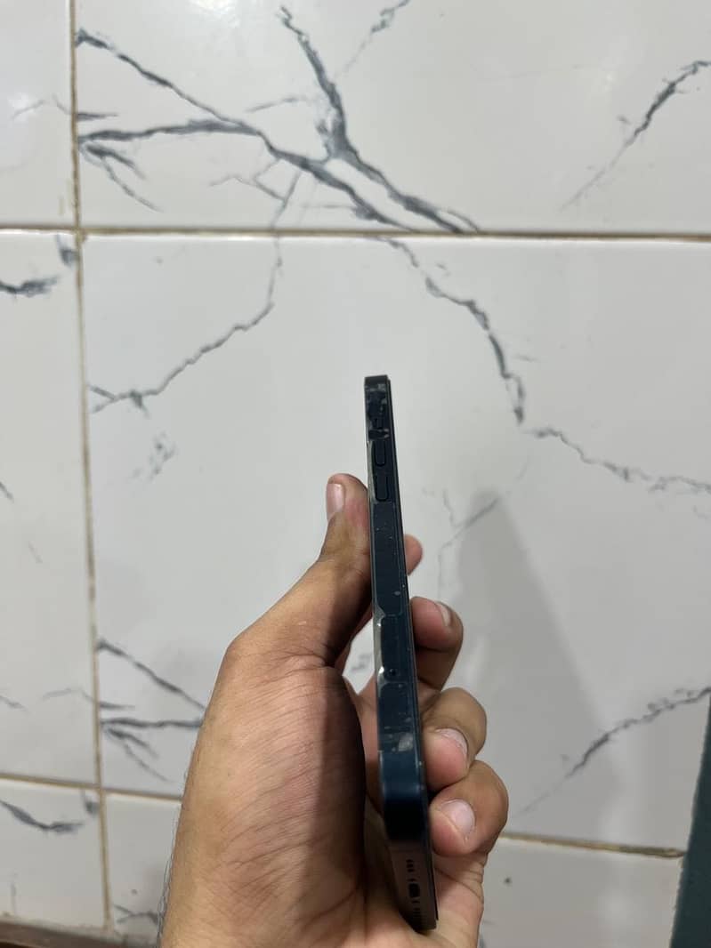 Apple iPhone 13 5