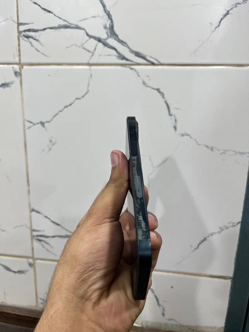 Apple iPhone 13 9