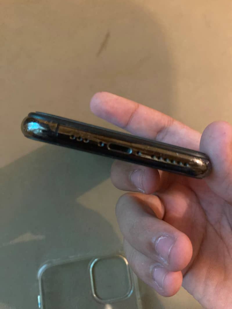Apple iPhone 11 Pro 2