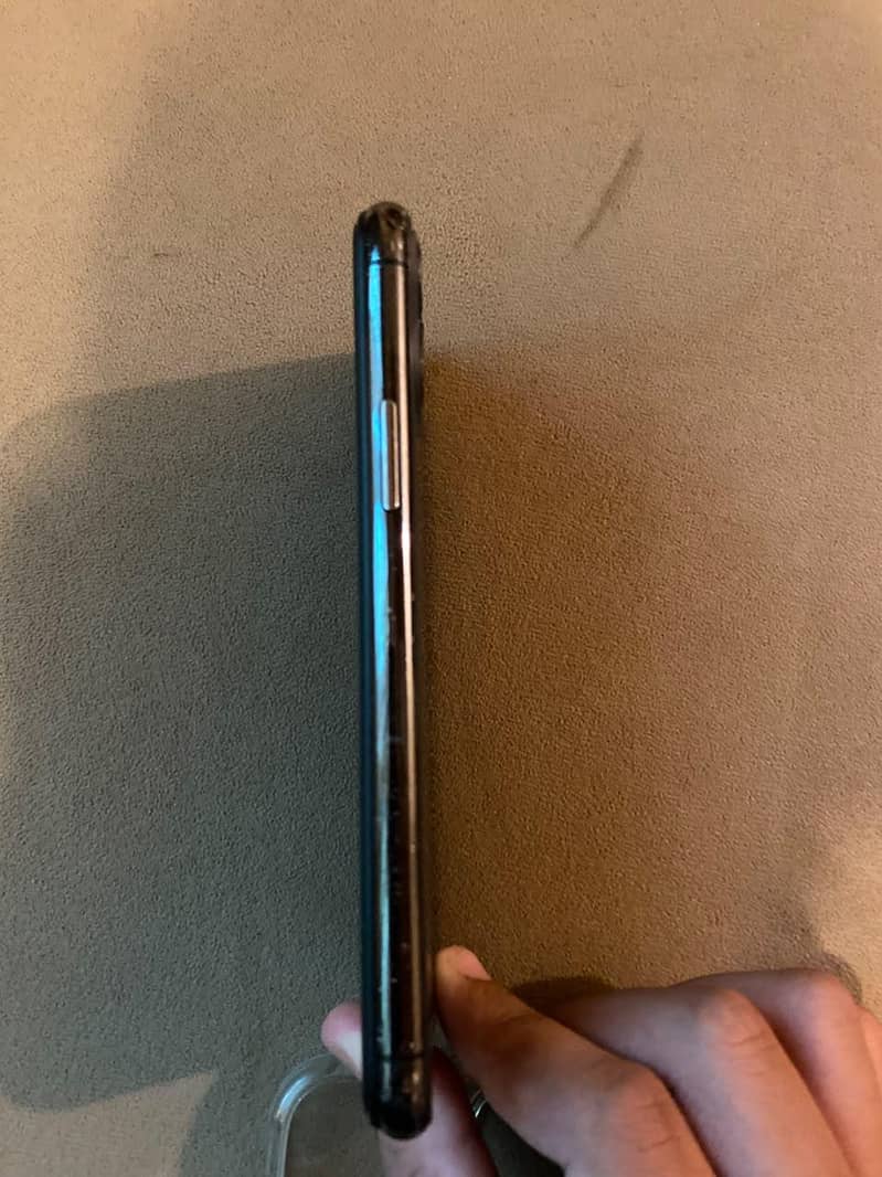 Apple iPhone 11 Pro 6