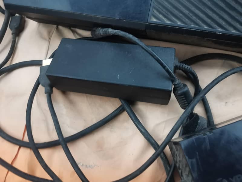 Xbox One (Model 1540)(First Generation) 2