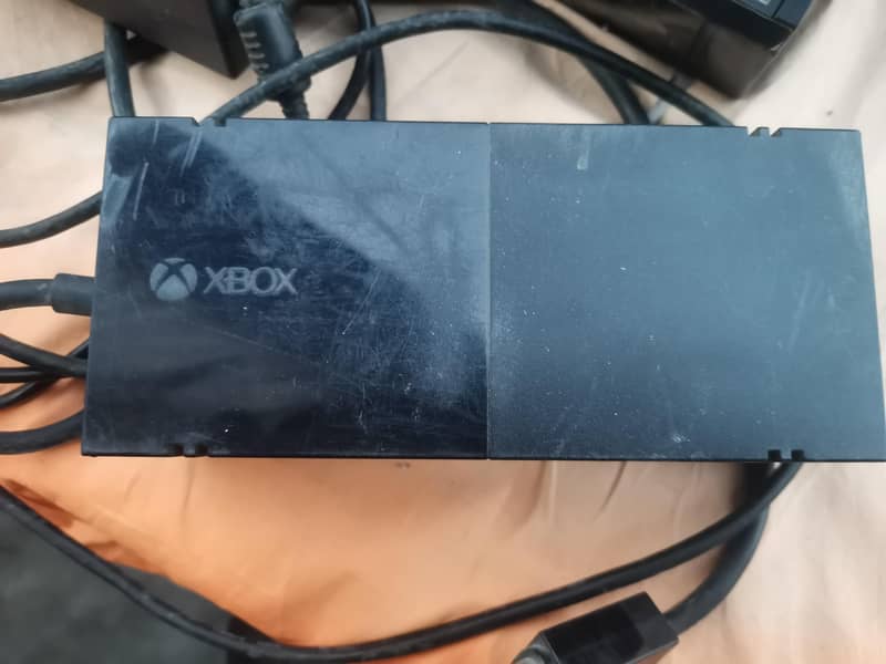 Xbox One (Model 1540)(First Generation) 3