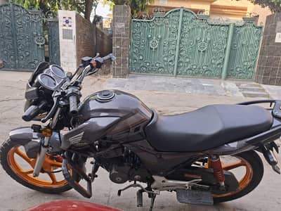 Honda cb150f colour silver