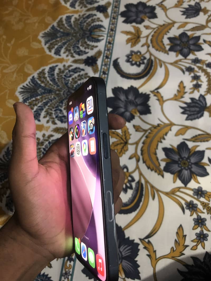 Apple iPhone 13 1