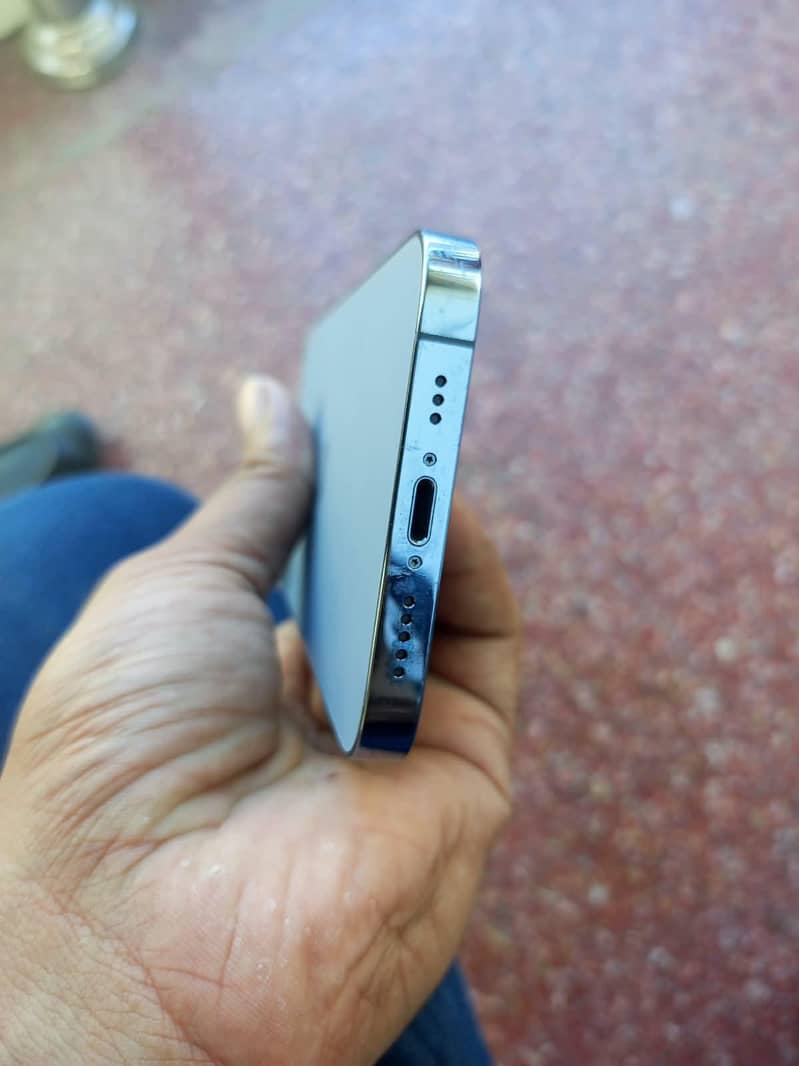 Apple iPhone 13 Pro 4
