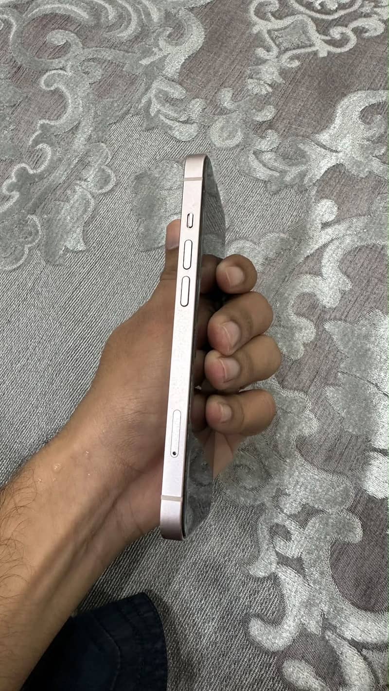 Apple iPhone 13 5