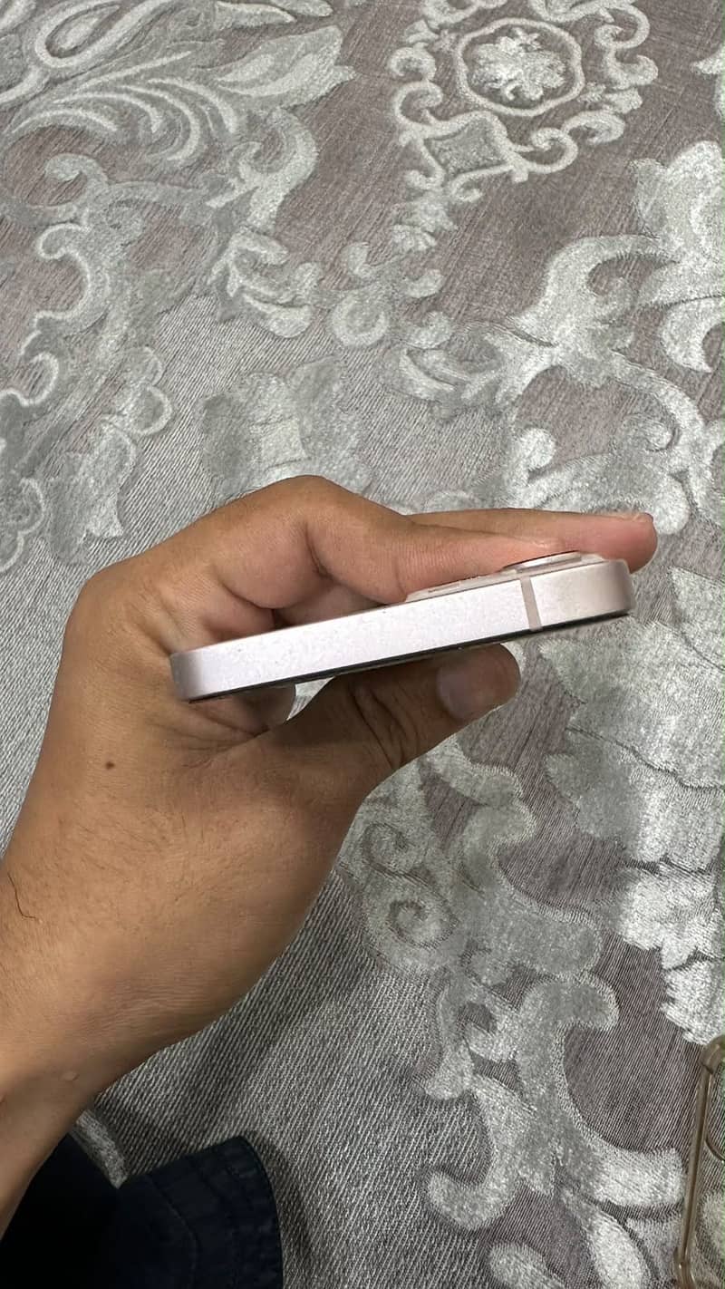 Apple iPhone 13 7