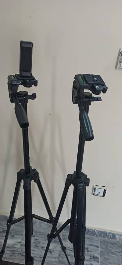 Tripod Stand Available With Mobile Holder