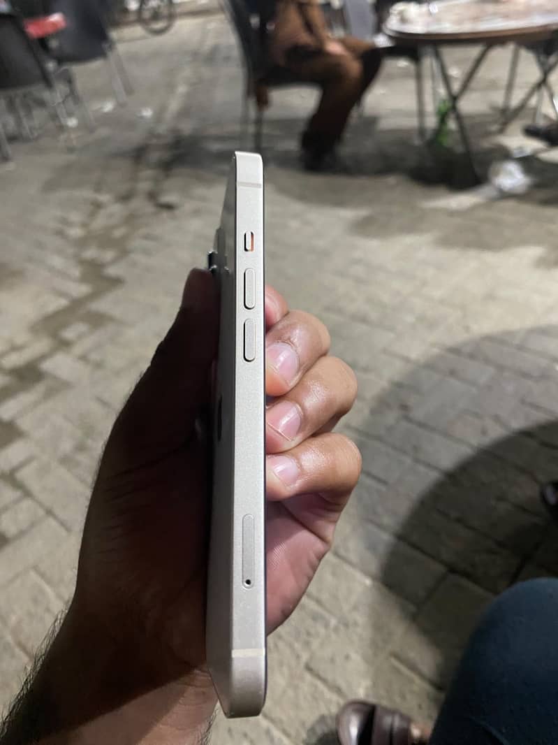 Apple iPhone 13 2
