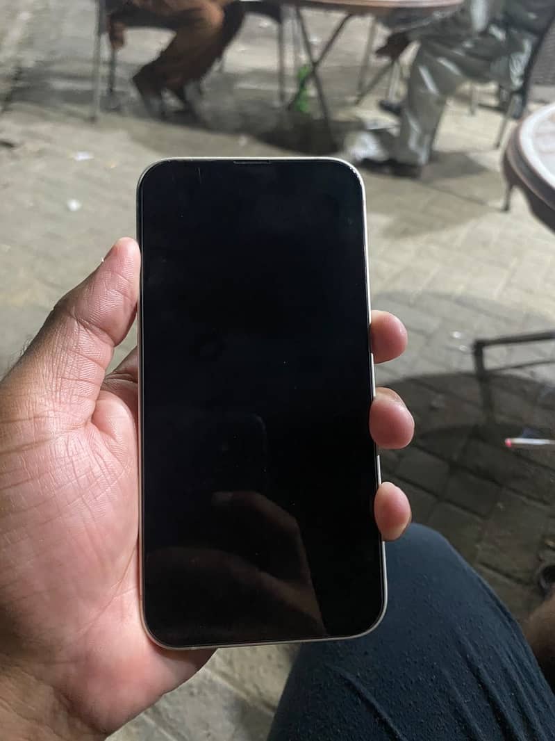Apple iPhone 13 4