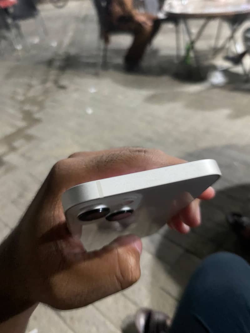 Apple iPhone 13 5
