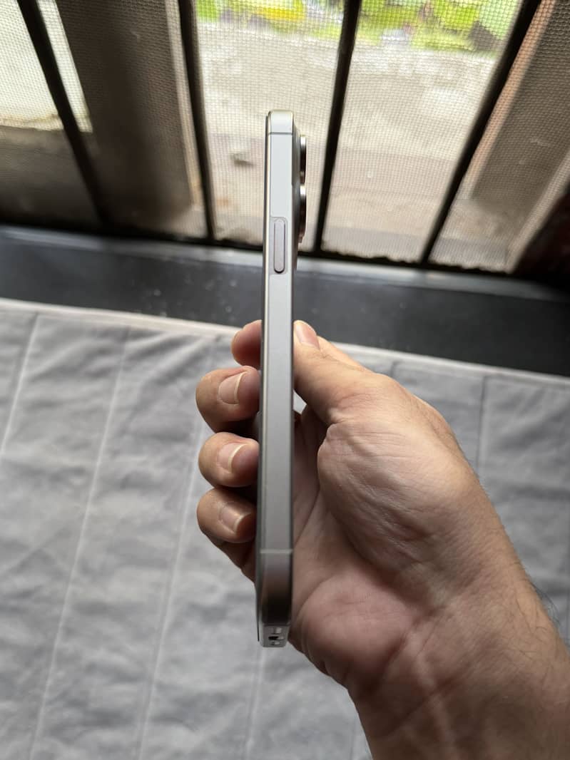 Apple iPhone 15 Pro Max 2