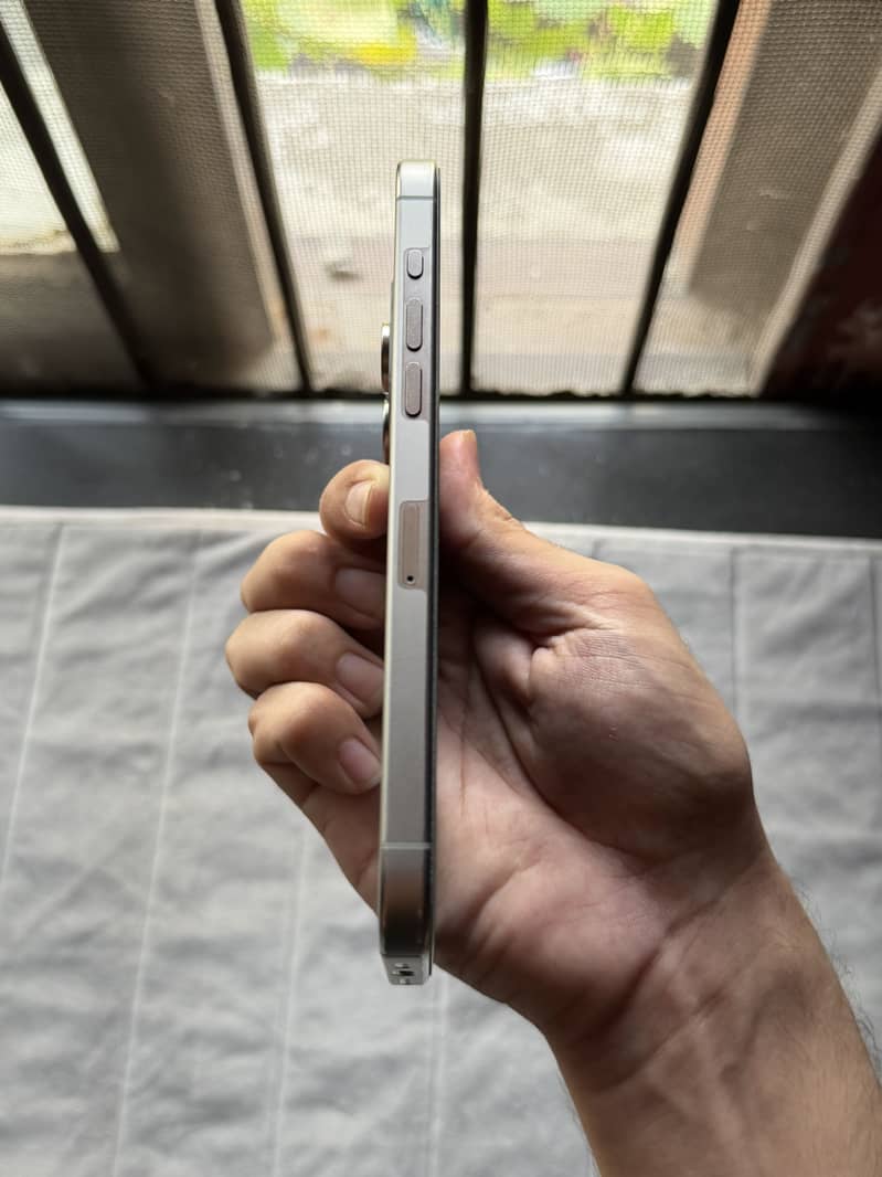 Apple iPhone 15 Pro Max 3