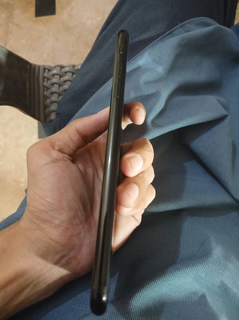 Apple iPhone 7 Plus 2