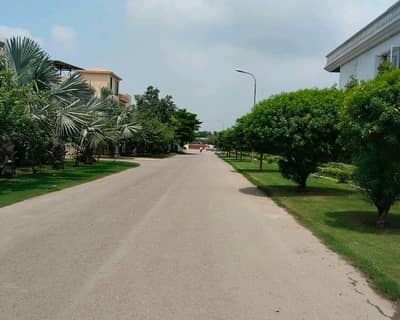 Unoccupied Prime Location Residential Plot Of 4 Kanal Is Available For sale In Paragon City