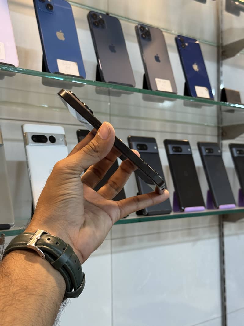 Apple iPhone 15 Pro 4
