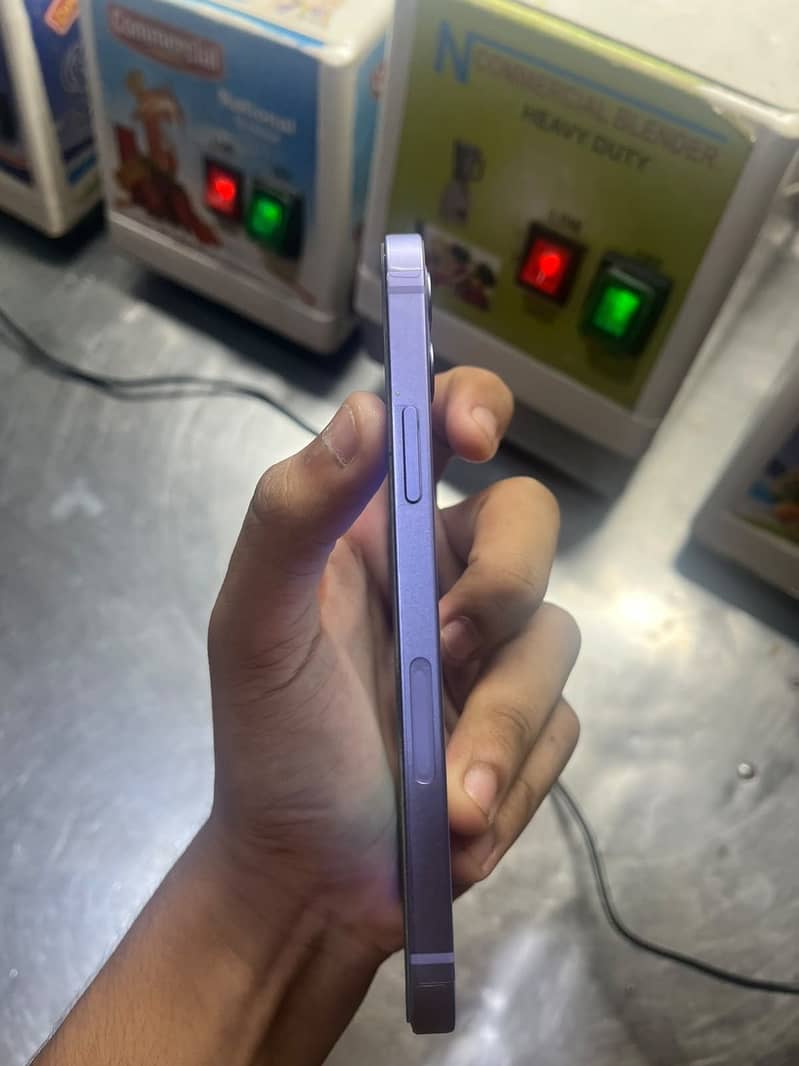 Apple iPhone 12 6