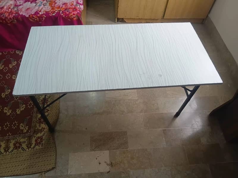 Foldable table Ideal for small space 1
