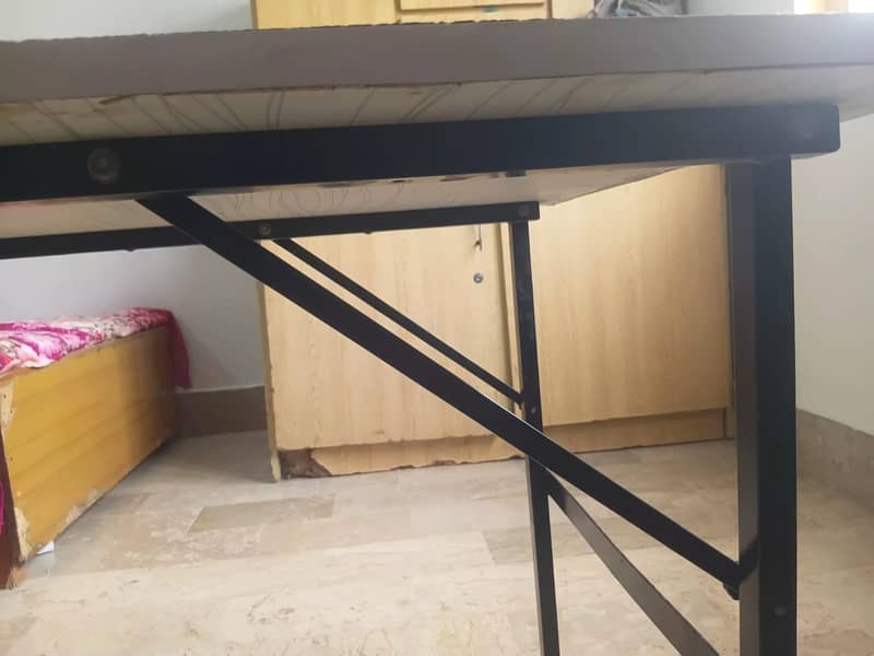 Foldable table Ideal for small space 2