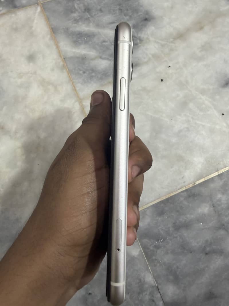 Apple iPhone 11 3