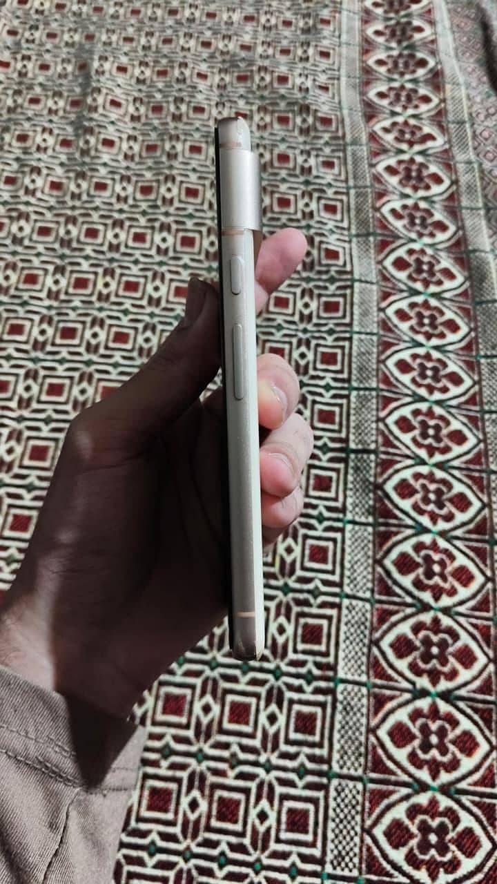 Google Pixel 8 3