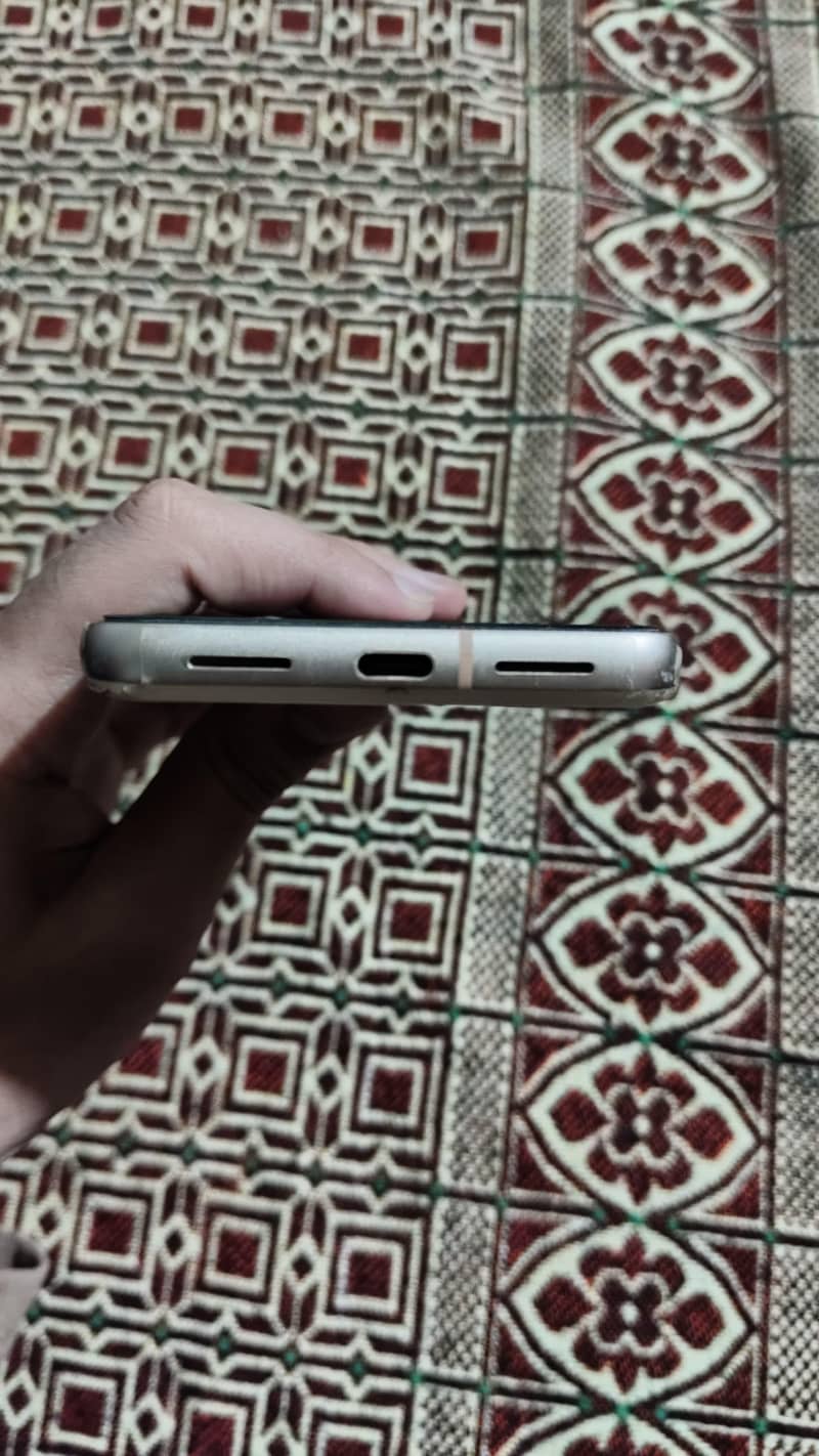 Google Pixel 8 4