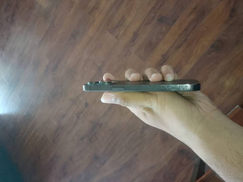 Apple iPhone 13 Pro 2