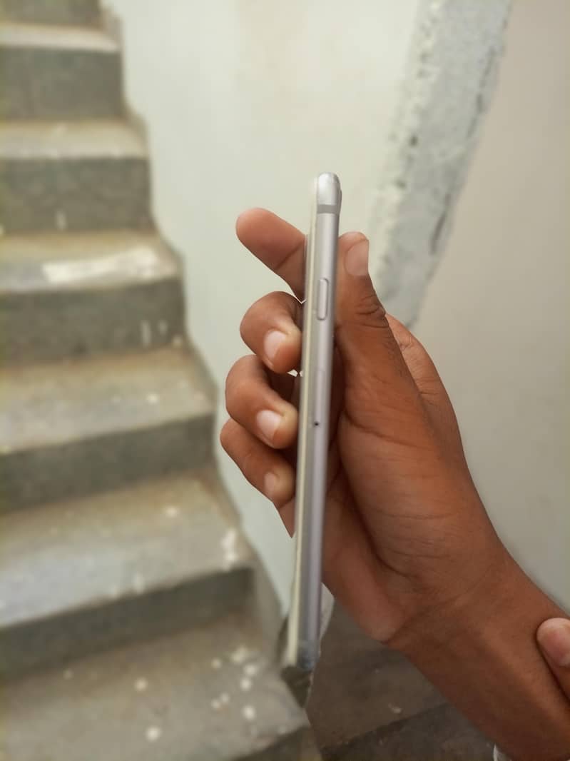 Apple iPhone 6S 3