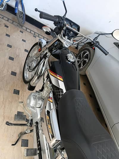 Honda 125S Self Start Special Edition Black Silver