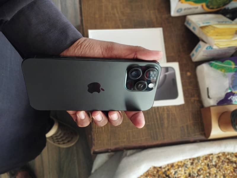 Apple iPhone 16 Pro Max 0