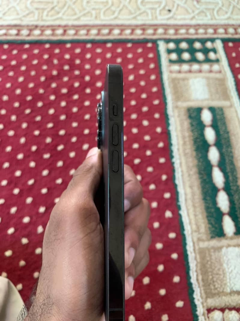 Apple iPhone 14 Pro 2
