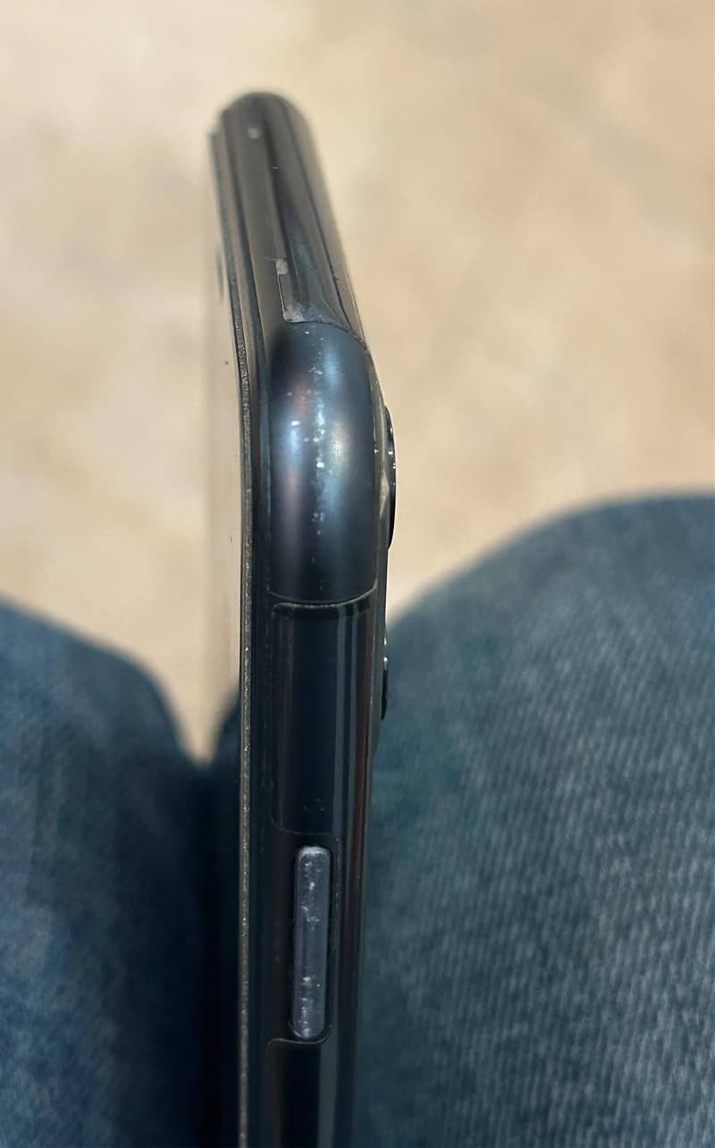 Apple iPhone 11 7