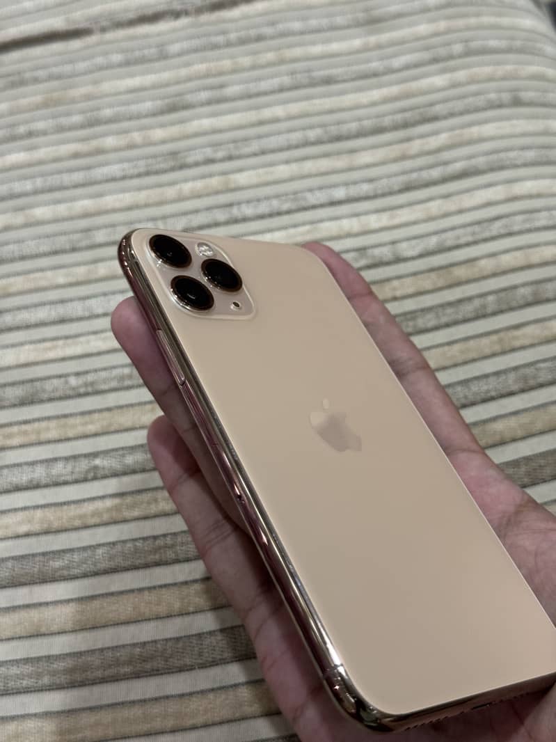Apple iPhone 11 Pro 4