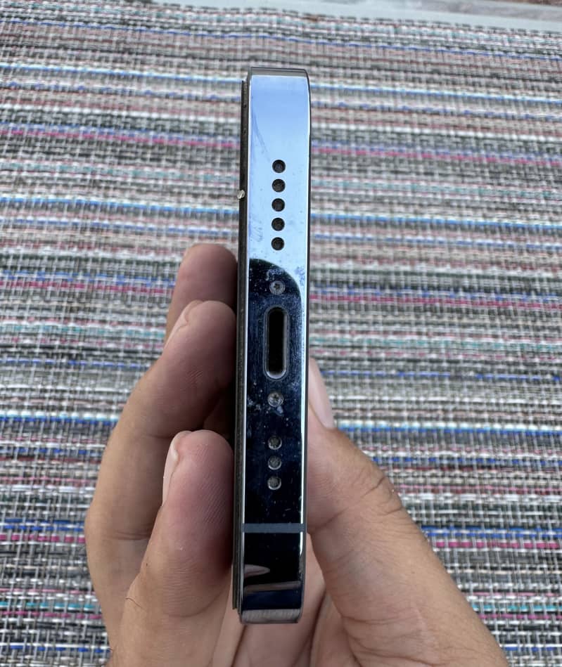 Apple iPhone 13 Pro 4