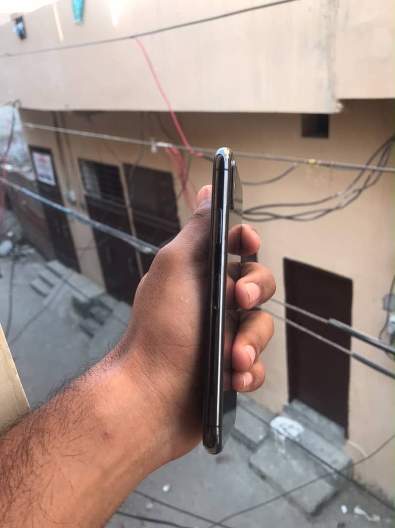 Apple iPhone X 4