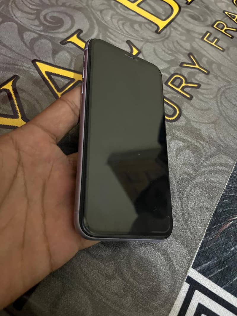 Apple iPhone 11 4