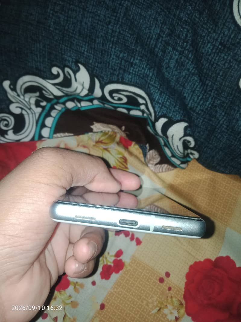 Google Pixel 7a 1