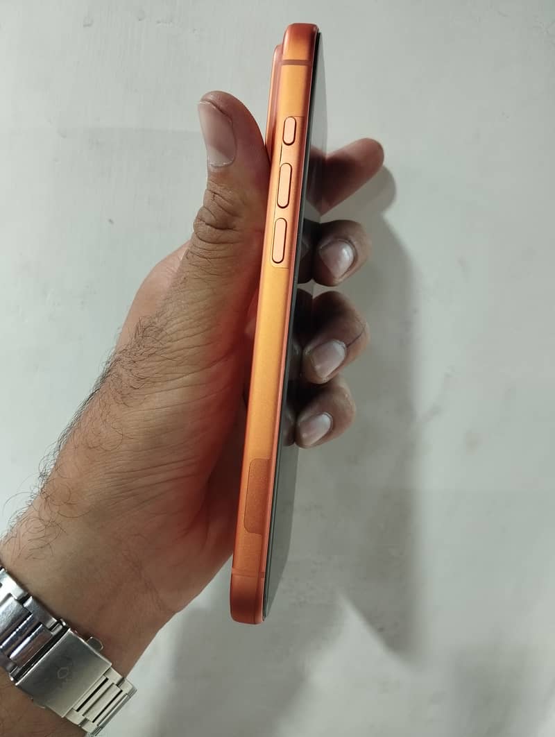 Apple iPhone 17 Pro Max 4