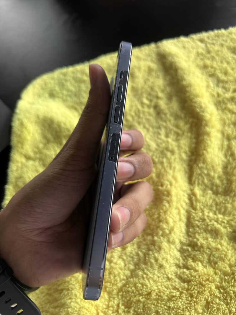 Apple iPhone 13 Pro Max 2