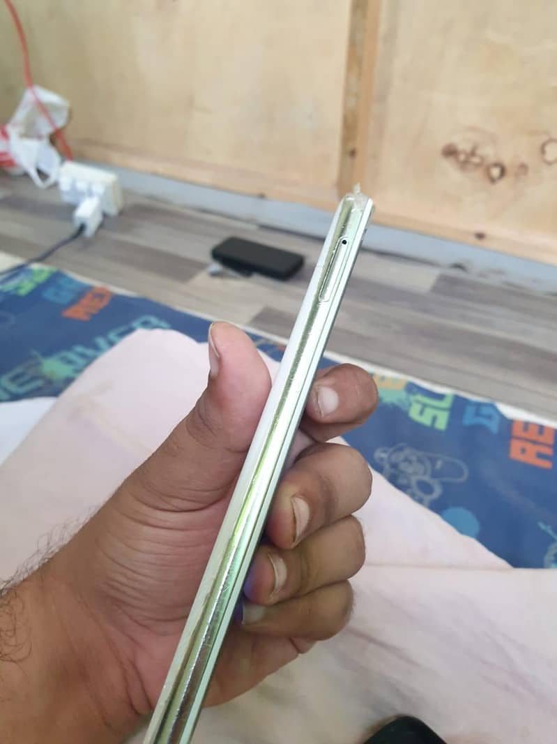 Sharp Aquos R2 3