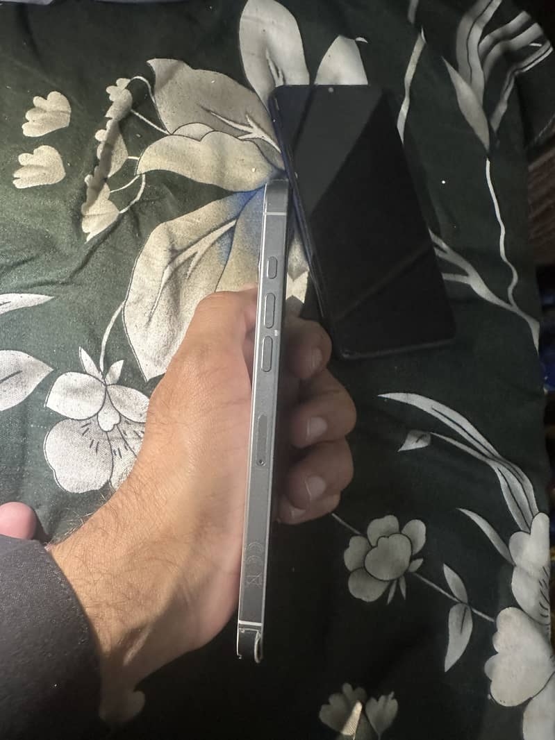 Apple iPhone 16 Pro Max 3