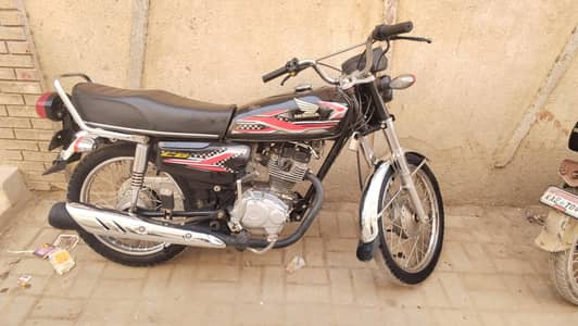 im selling my Honda 125 good candiotion 03113881045