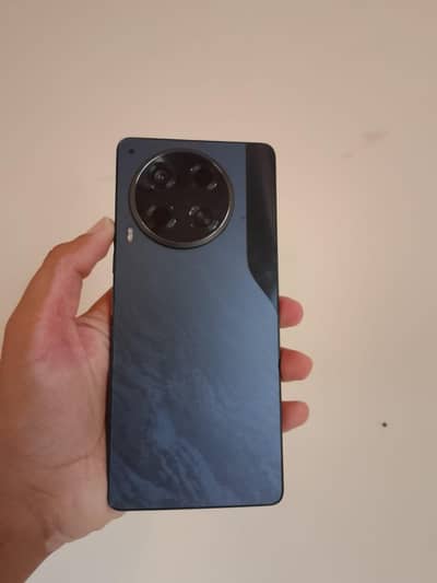 Tecno CAMON 30