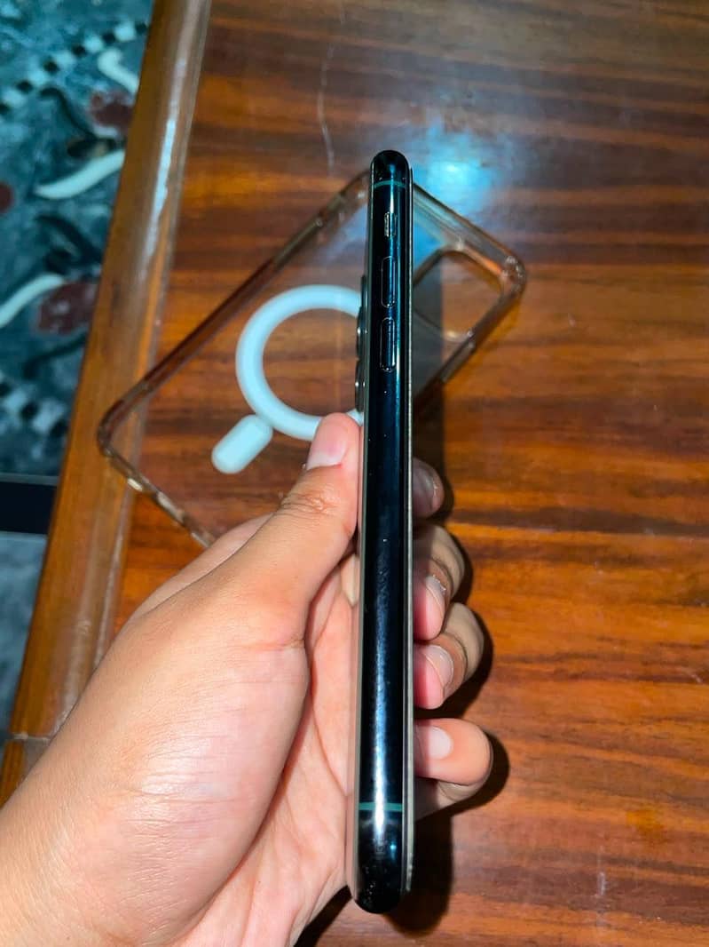 Apple iPhone 11 Pro 1